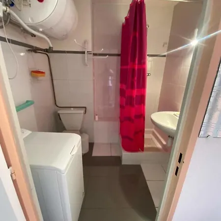公寓 Air-conditioned With Balcony In St-raphael *