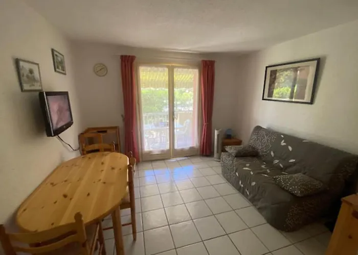 Air-conditioned With Balcony In St-raphael
