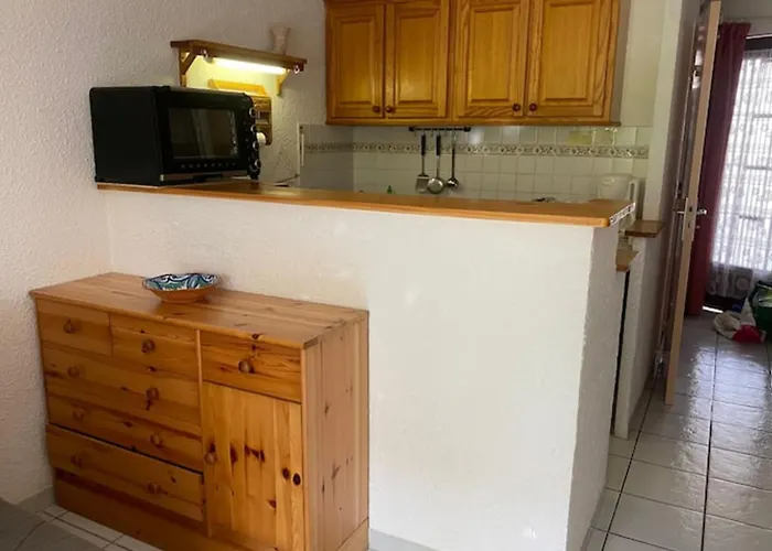 Air-conditioned With Balcony In St-raphael *