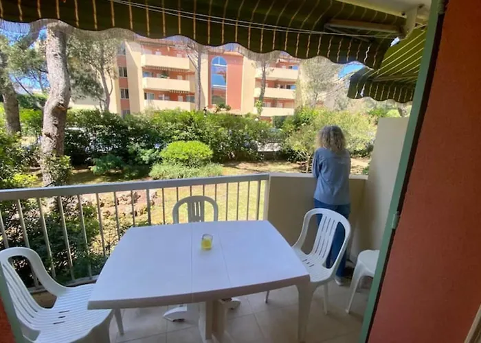 Air-conditioned With Balcony In St-raphael Lägenhet
